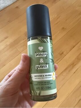 beauty & planet Vetiver & Jojoba Natural Oils Infusion
